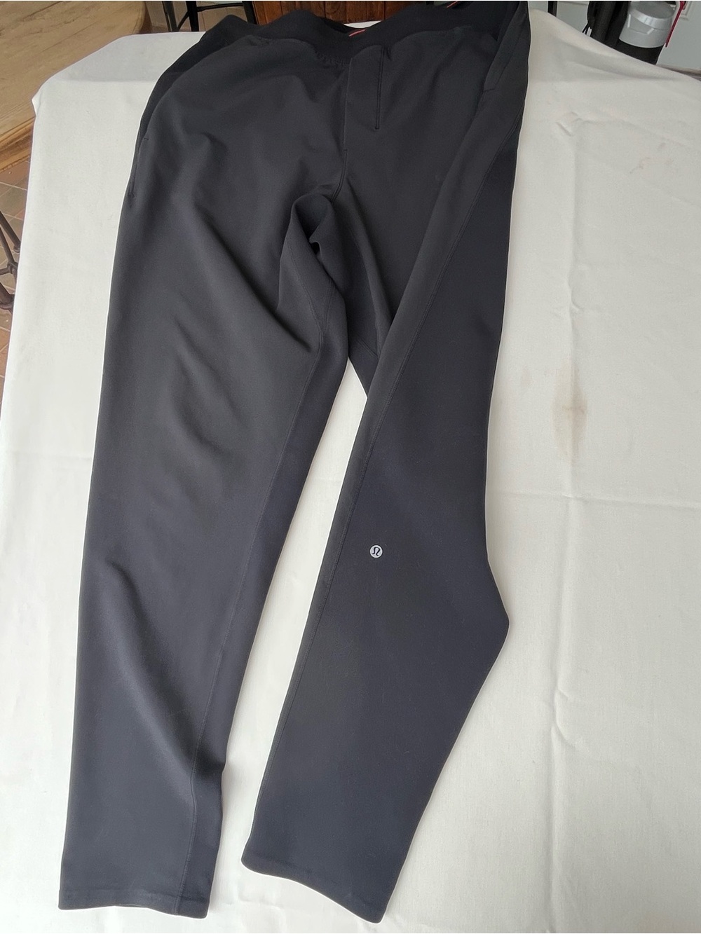 Lululemon Men’s or Women’s Athletic workout pants. Elasticized waist & Pockets L